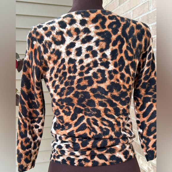 TALBOTS sP cashmere leopard sweater Looks brand new! Slightly cropped! - Picture 2 of 4